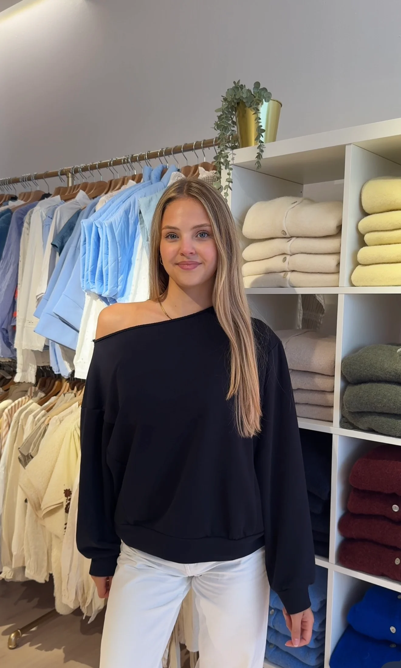 Off the shoulder sweater - Image 5